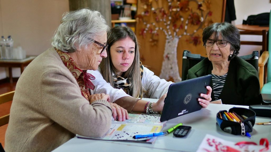 tablets doados pela FRP a serem usados pela Adeser II na Santa Casa da Misericórdia de Leiria